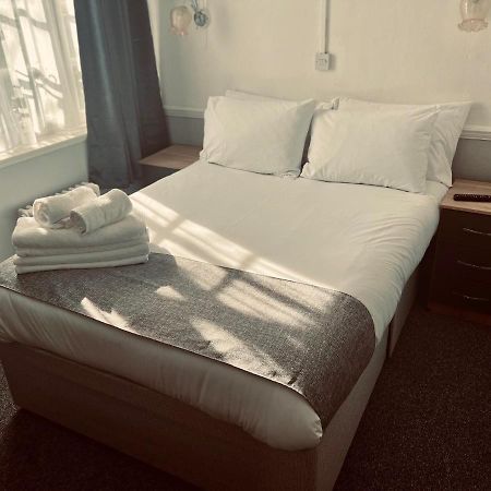 Sneyd Arms Hotel Tunstall Chatterley Buitenkant foto