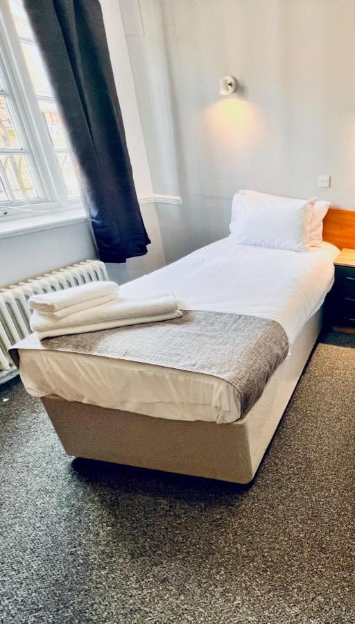 Sneyd Arms Hotel Tunstall Chatterley Buitenkant foto